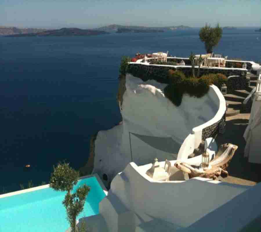 Adronis Luxery Suites